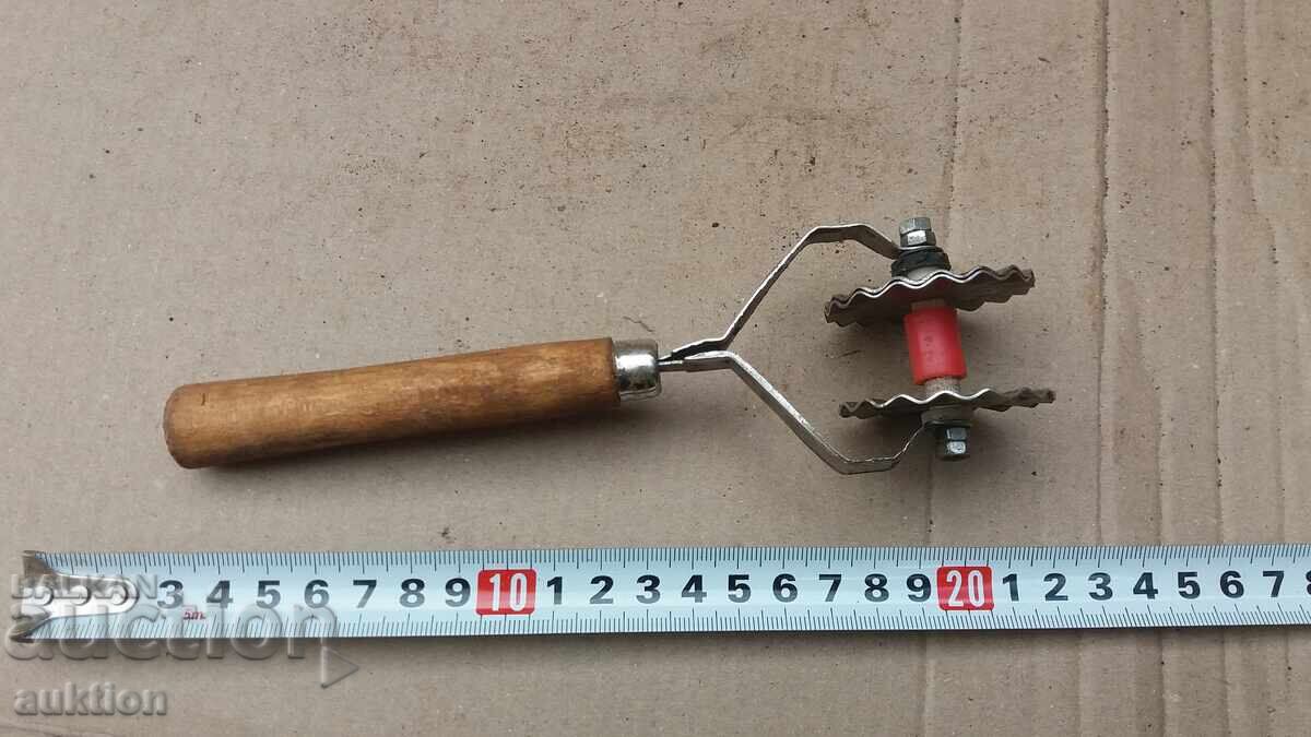 Delivery of Social Knife for Cutting Dough