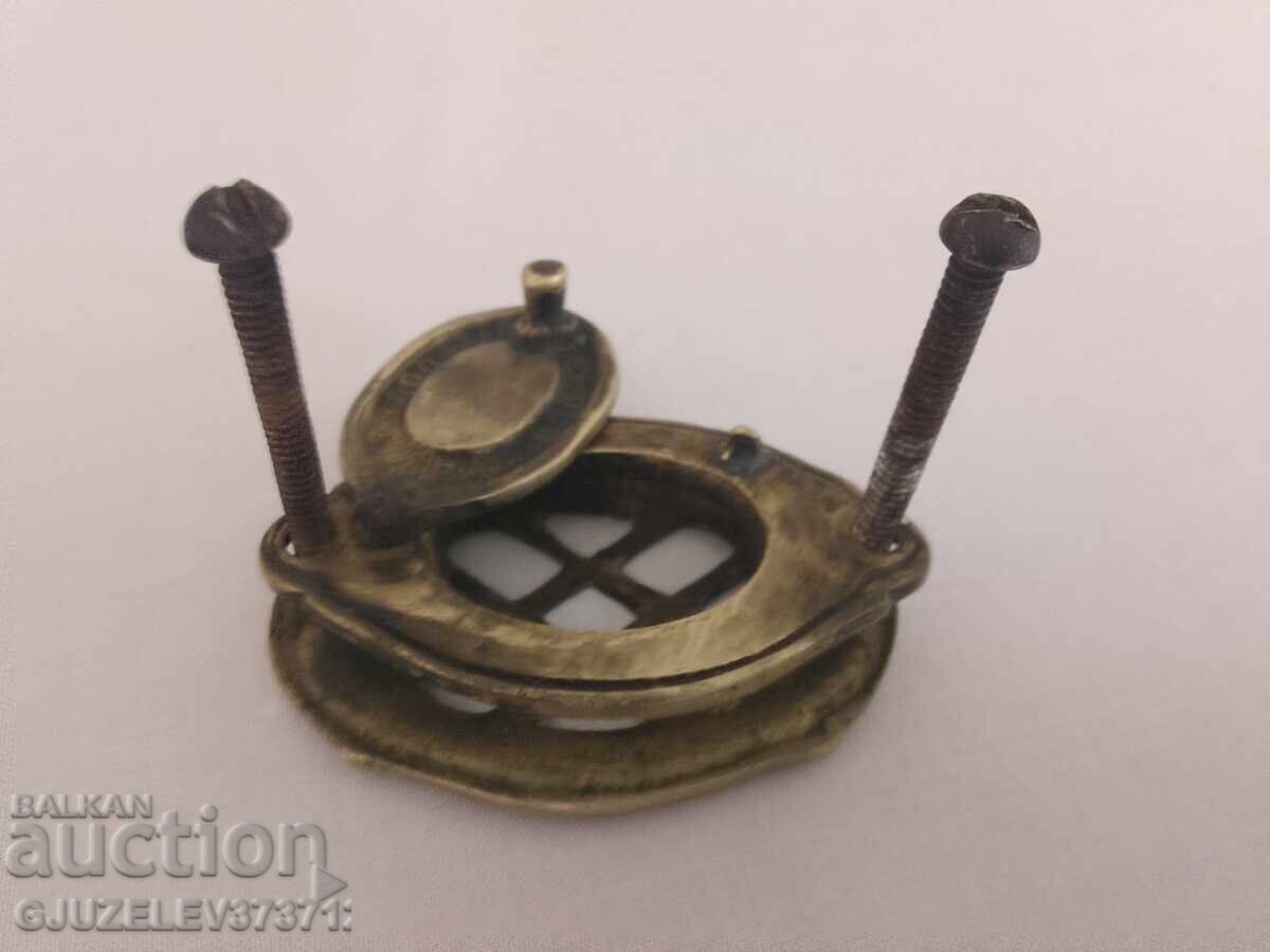Auction Antique bronze door spyhole Auction Antique bronze door spyhole
