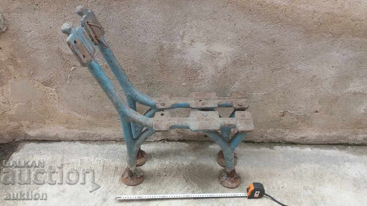 Πόδια από παγκάκι, φιγούρα χυτοσίδηρος, πλευρές 50 kg, δεκαετία 1940 Πόδια από παγκάκι, φιγούρα χυτοσίδηρος, πλευρές 50 kg, δεκαετία 1940