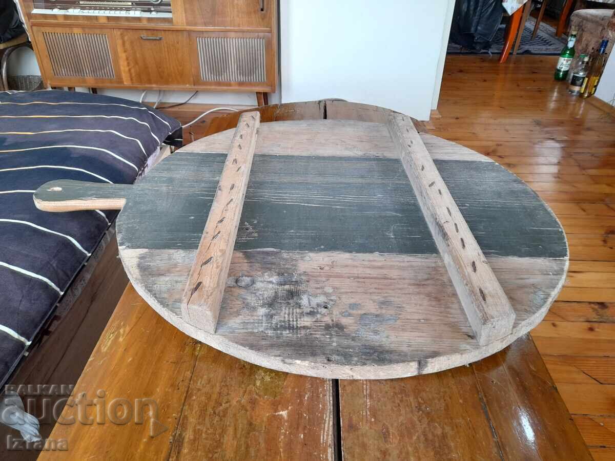 Delivery of Old bread mixing board Delivery of Old bread mixing board