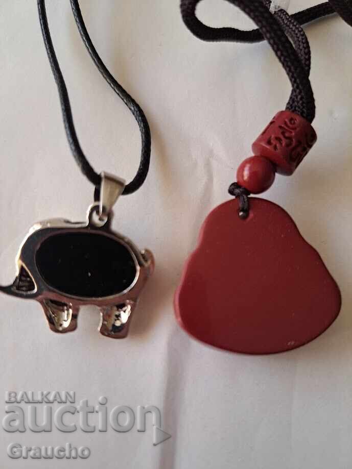 Аукцион Висулки Буда от цинабар и слонче от оникс Аукцион Висулки Буда от цинабар и слонче от оникс