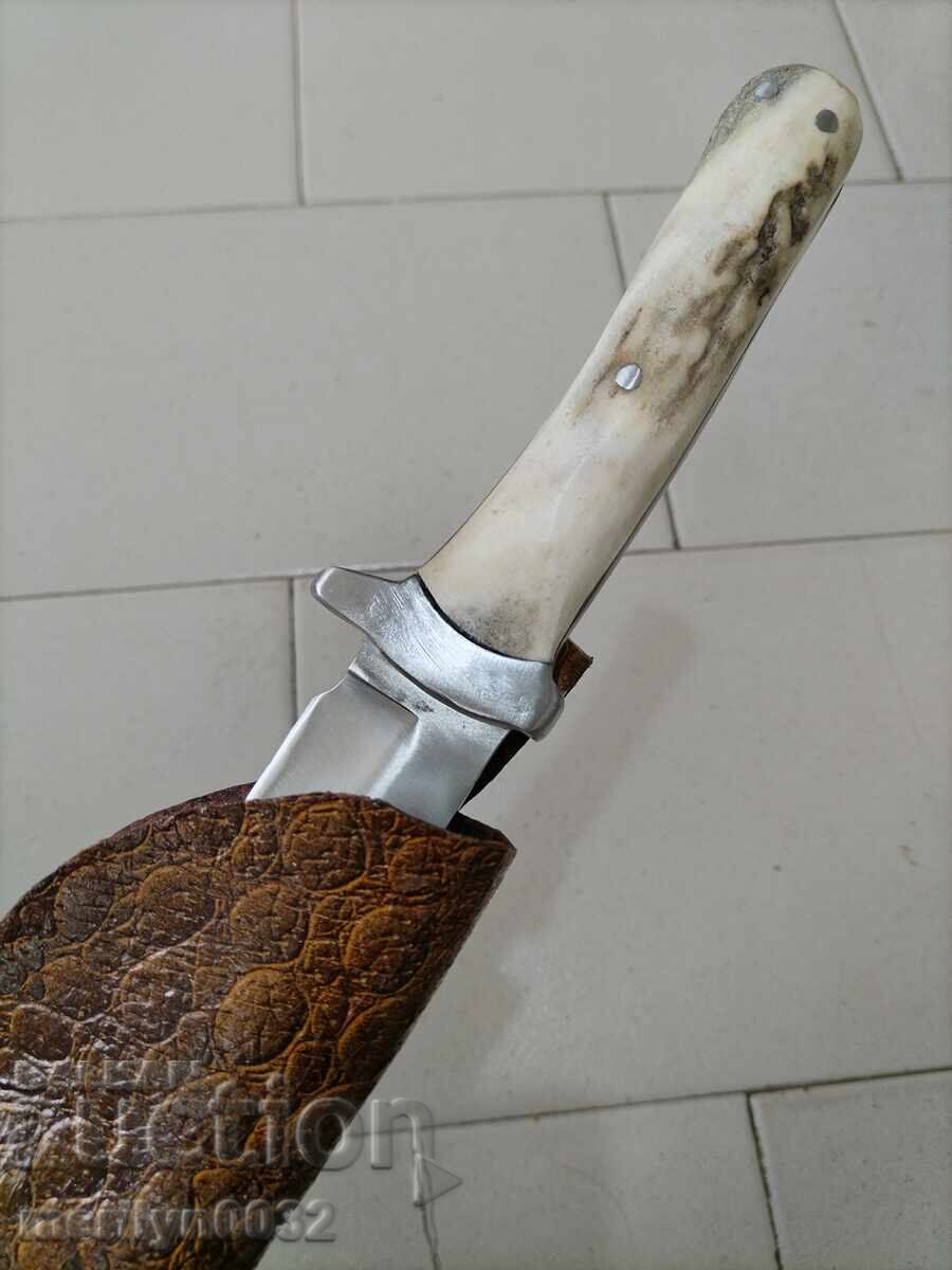 Аукцион Ловен нож с кания и дръжка от еленов рог Аукцион Ловен нож с кания и дръжка от еленов рог