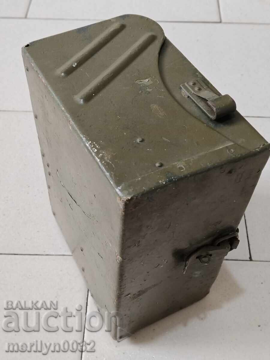 Στρατιωτικό χημικό κιβώτιο με τιμή 35.00 BGN | € 17.90