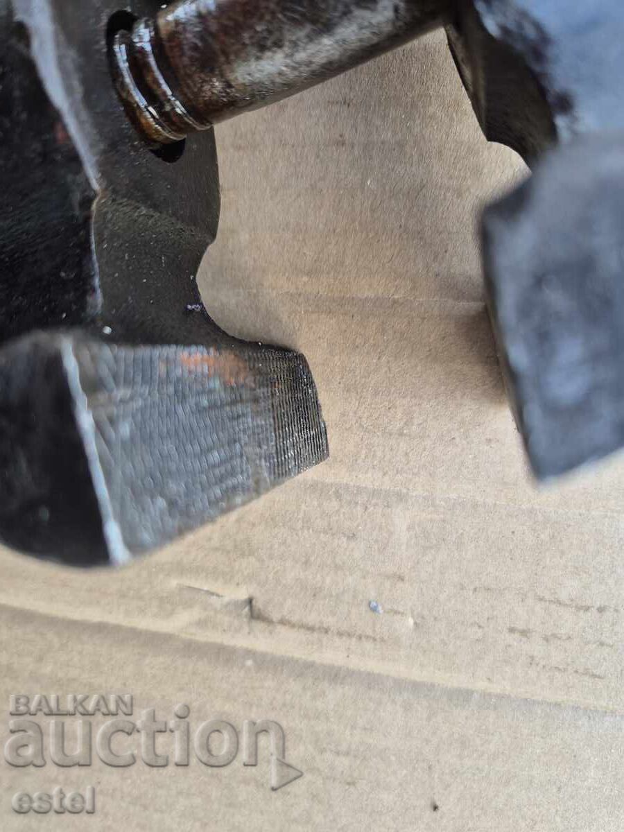 Livrarea Clește mare de forjă, menghină - Germany Livrarea Clește mare de forjă, menghină - Germany