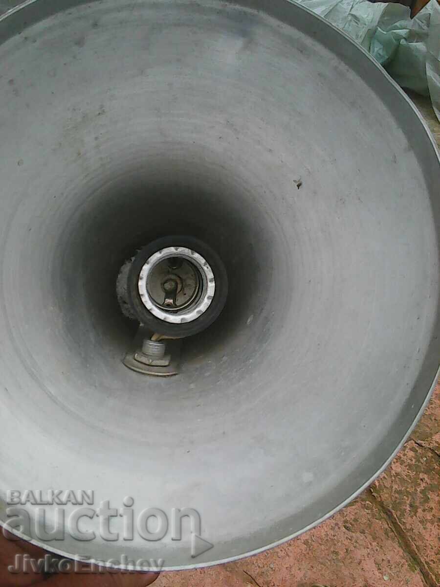 Παλιά βιομηχανική λάμπα με τιμή 12.00 BGN | € 6.14