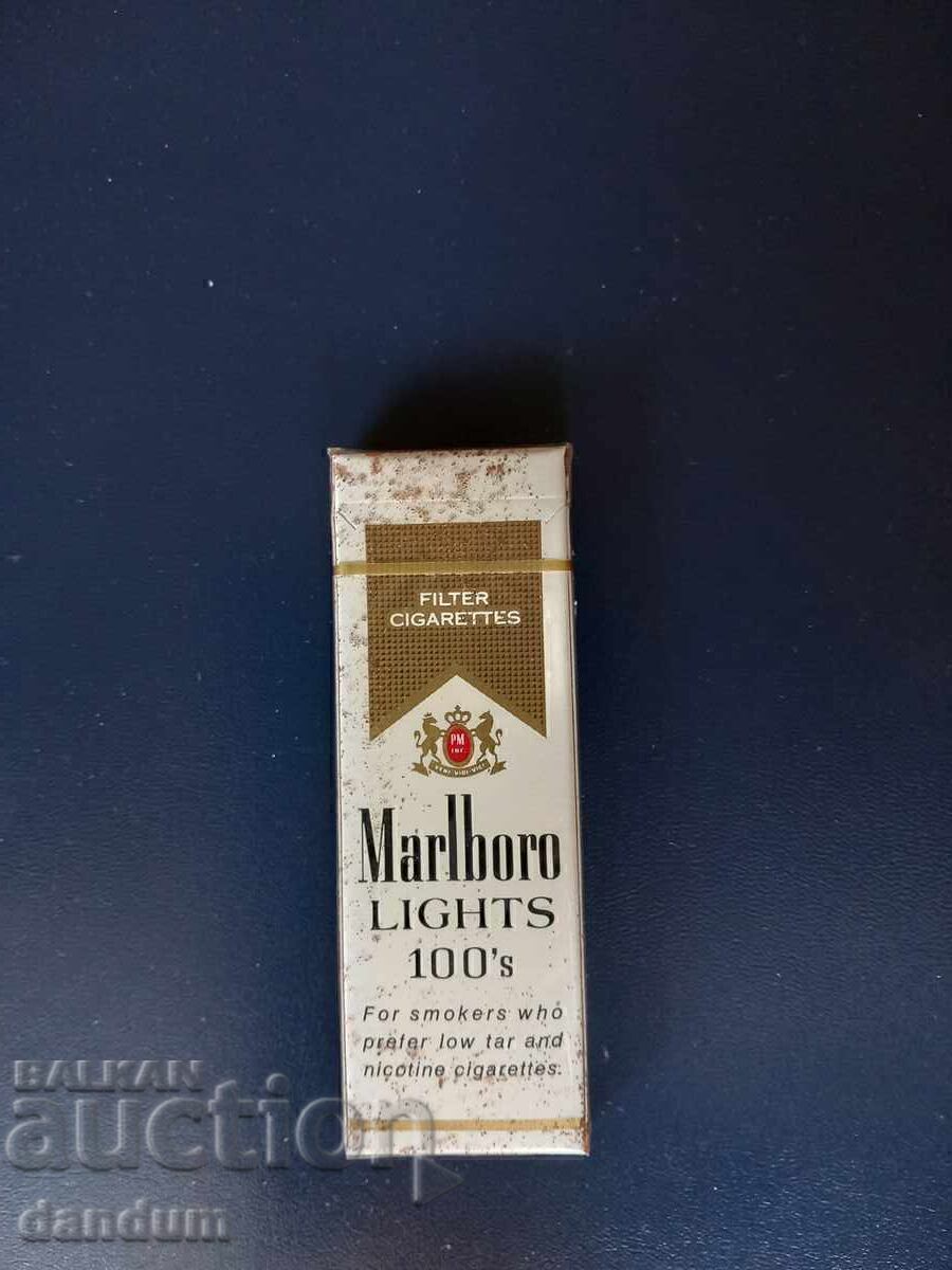 Cutie unică, nedeschisă Marlboro LIGHTS 4 țigări, suvenir cu preț € 66.00 | 129.09 BGN