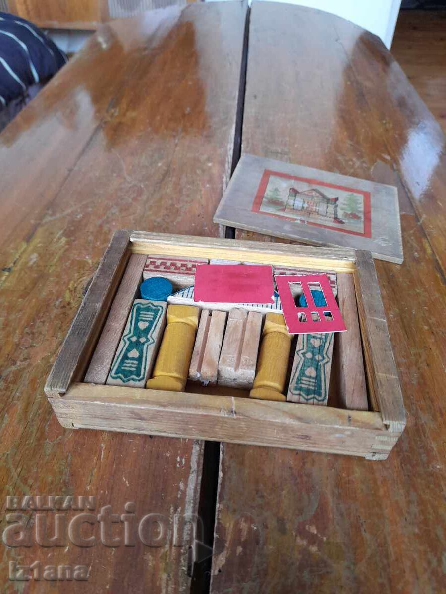 Стар детски дървен конструктор с цена 65.00 лв. | € 33.23 Стар детски дървен конструктор с цена 65.00 лв. | € 33.23