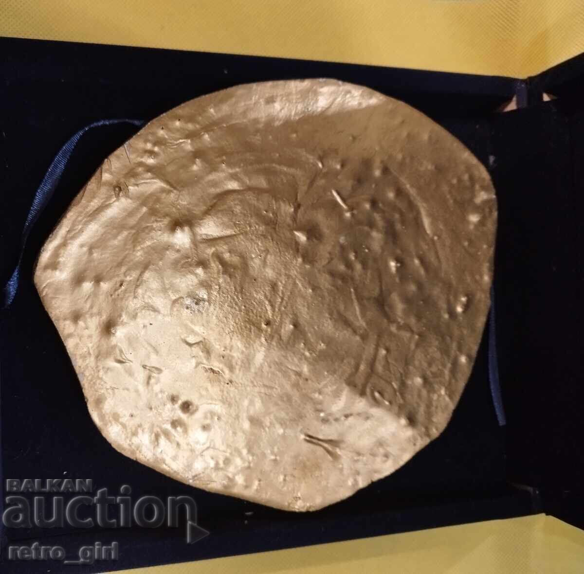 Маската на "Терес". с цена 79.90 лв. | € 40.85