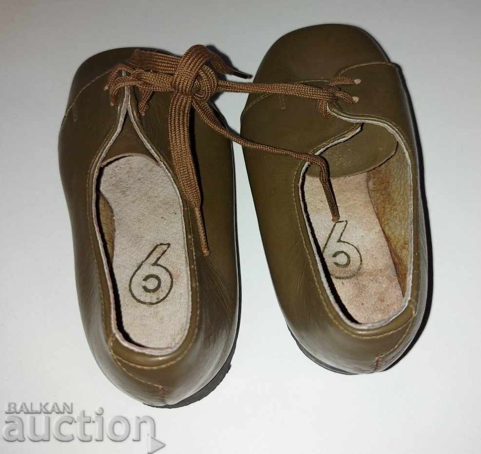 Auction . OLD LITTLE SOC CHILDREN'S SHOES SHOES ROSES FORKS BOOTS Auction . OLD LITTLE SOC CHILDREN'S SHOES SHOES ROSES FORKS BOOTS