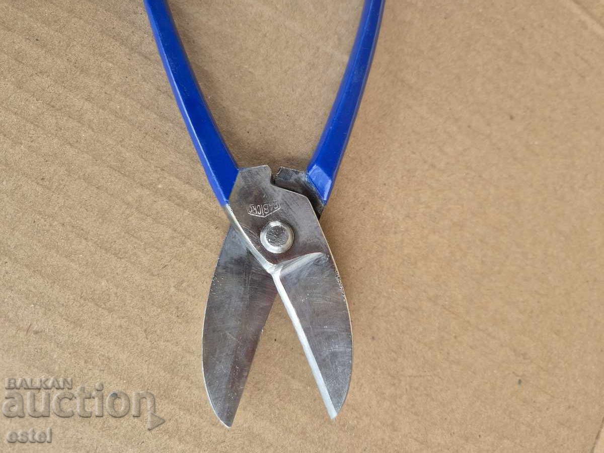 Auction  Small sheet metal shears