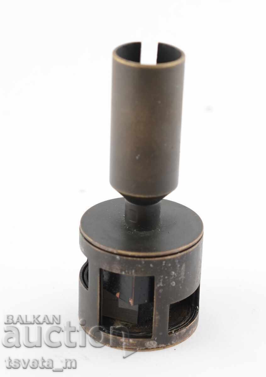 Auction  Five-sided prism for measuring areas