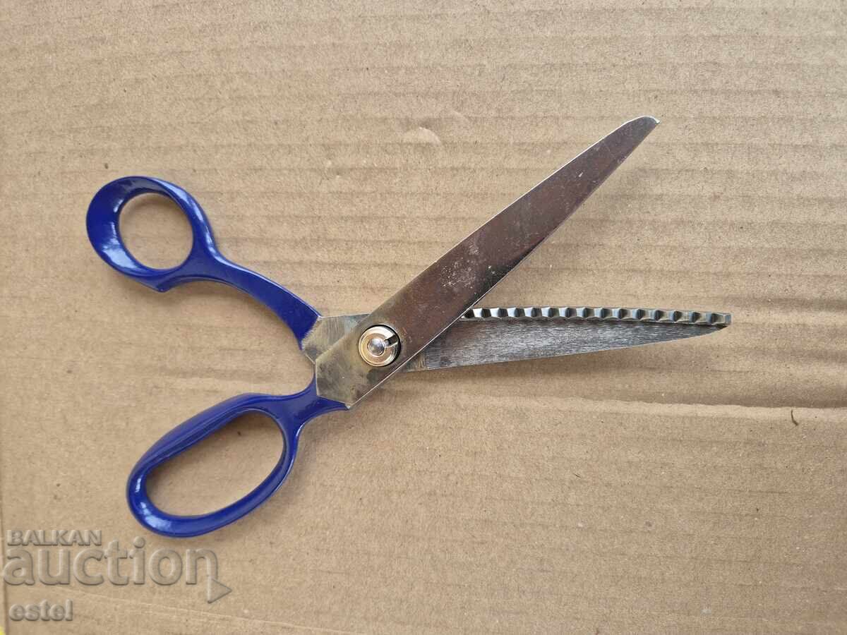 French "zigzag" scissors French "zigzag" scissors