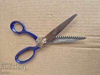 French "zigzag" scissors