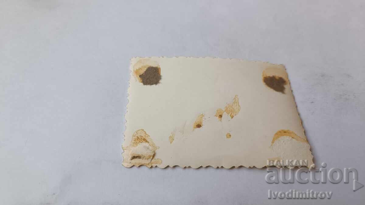 Fotografie Tineră fată cu colac pe malul mării cu preț 1.85 BGN | € 0.95 Fotografie Tineră fată cu colac pe malul mării cu preț 1.85 BGN | € 0.95