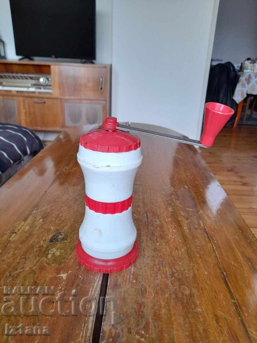 Old coffee grinder, grinder, coffee grinder with price 22.00 BGN | € 11.25 Old coffee grinder, grinder, coffee grinder with price 22.00 BGN | € 11.25