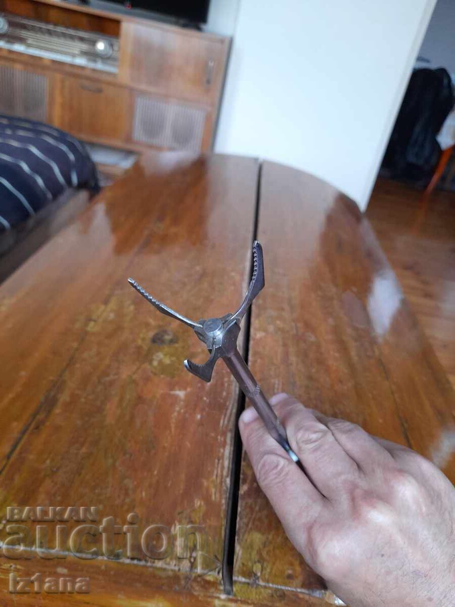 Auction An old ice pick Auction An old ice pick