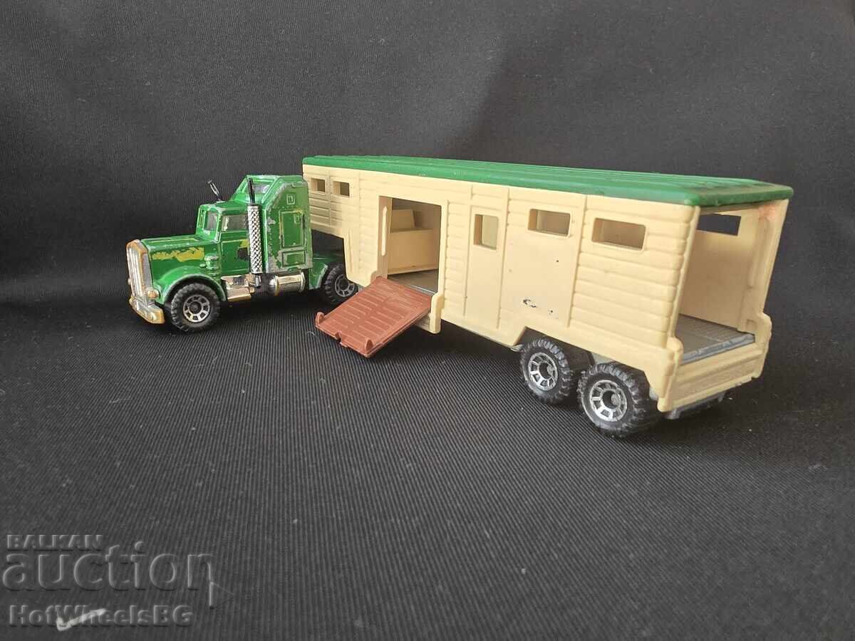 Delivery of MATCHBOX CONVOY CY6 KENWORTH HORSEBOX TRANSPORTER Delivery of MATCHBOX CONVOY CY6 KENWORTH HORSEBOX TRANSPORTER
