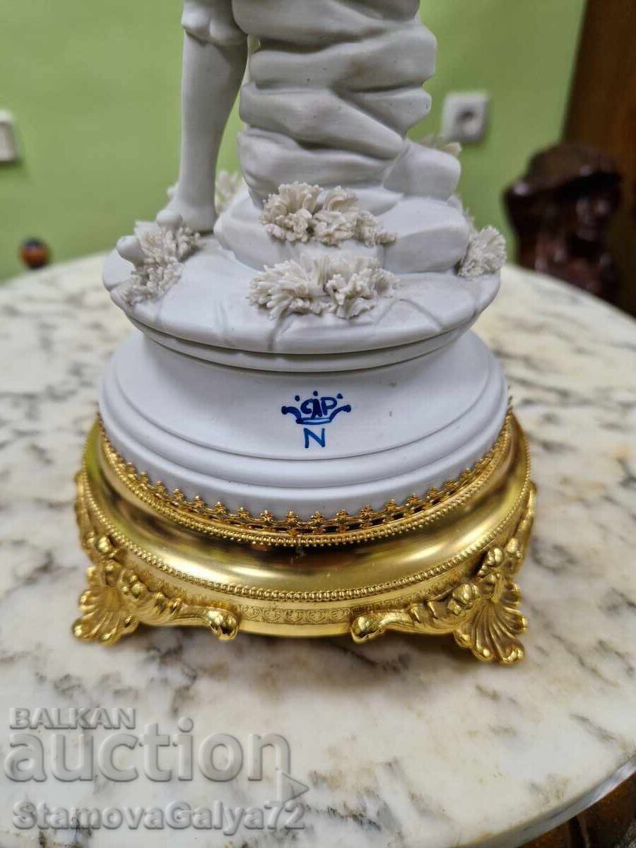 Beautiful Capodimonte porcelain collector's figurine - 7