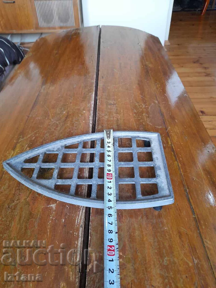 Δημοπρασία Παλιό σιδερένιο σταντ Δημοπρασία Παλιό σιδερένιο σταντ