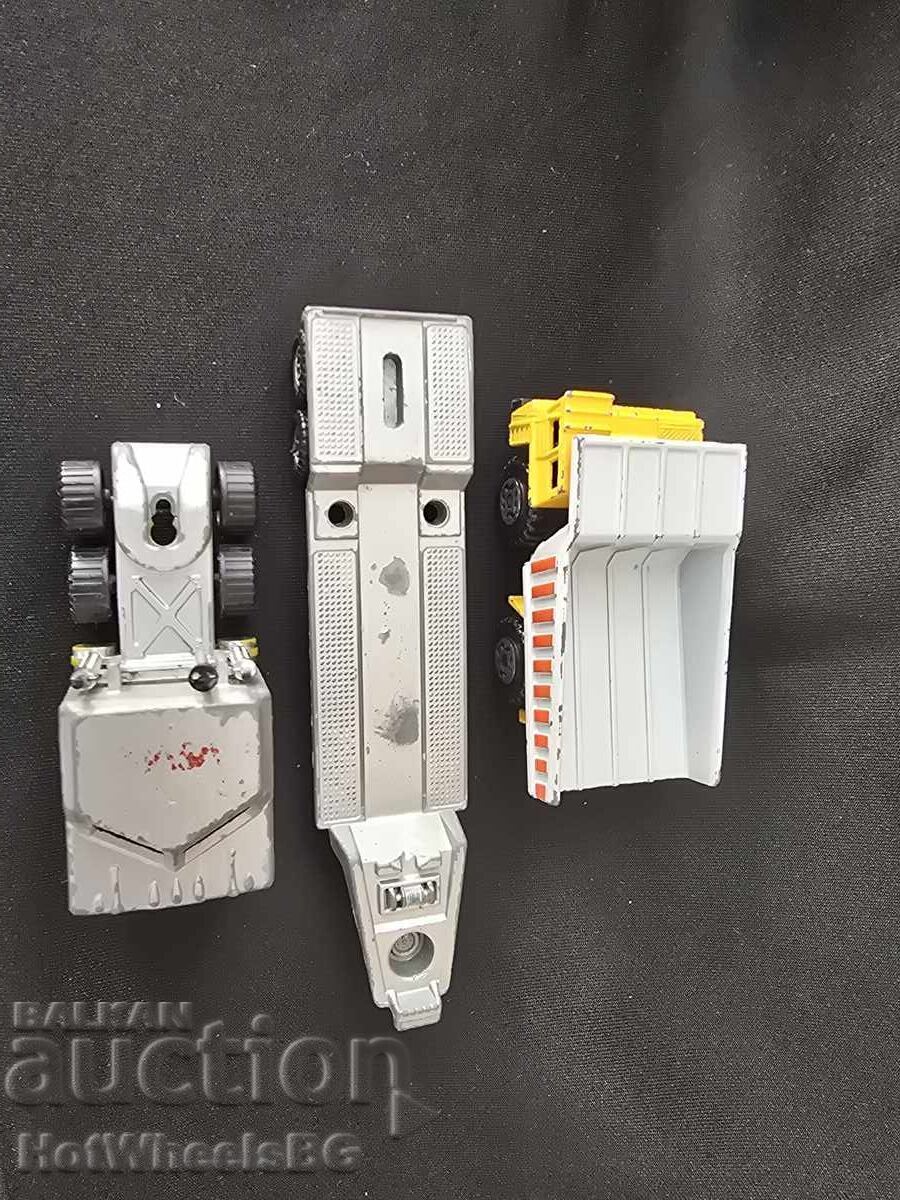 Matchbox Convoy Trucks & Trailers - 5 Matchbox Convoy Trucks & Trailers - 5