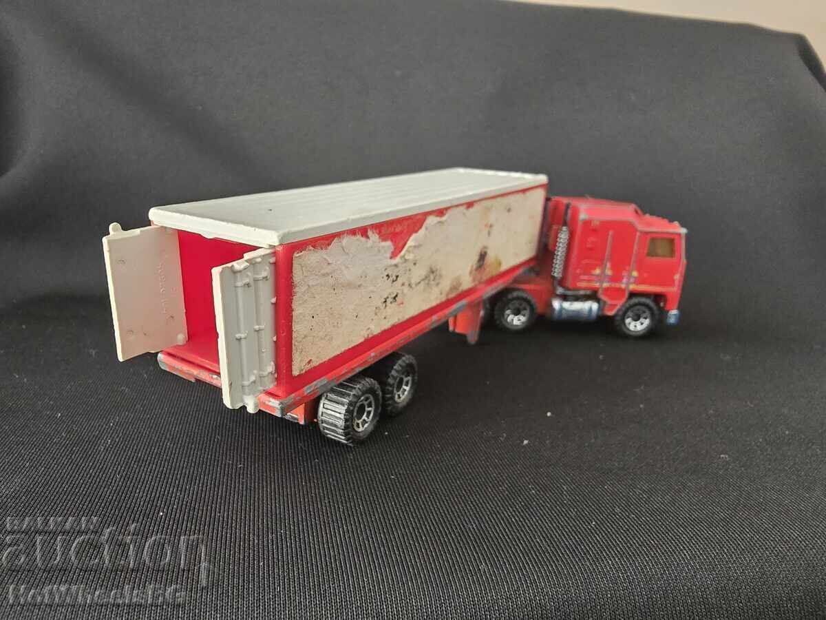 Delivery of Matchbox Convoy CY 9 Kenworth Box Truck Delivery of Matchbox Convoy CY 9 Kenworth Box Truck