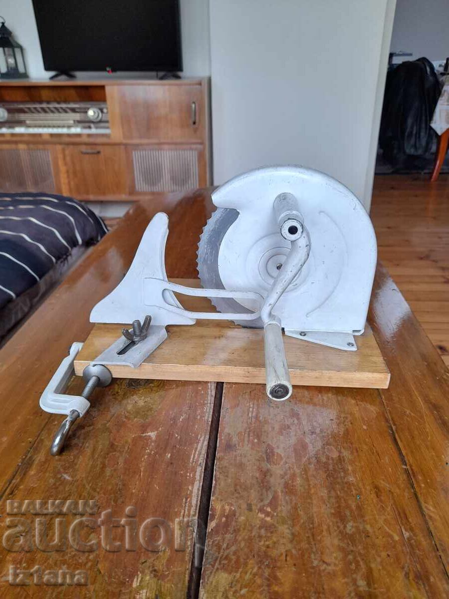 Auction Old device for cutting bread, sausages, slicer Auction Old device for cutting bread, sausages, slicer