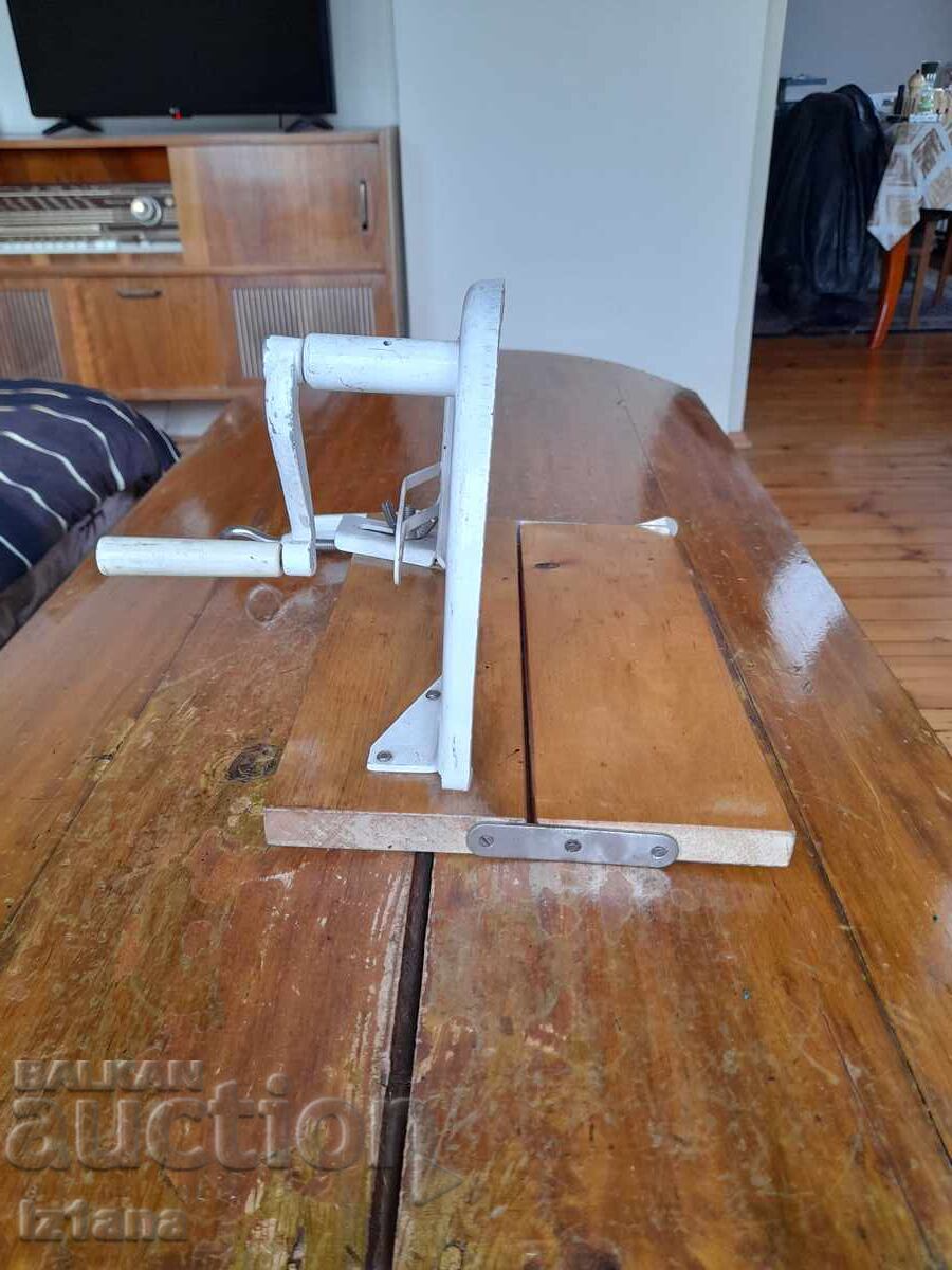 Delivery of Old device for cutting bread, sausages, slicer Delivery of Old device for cutting bread, sausages, slicer