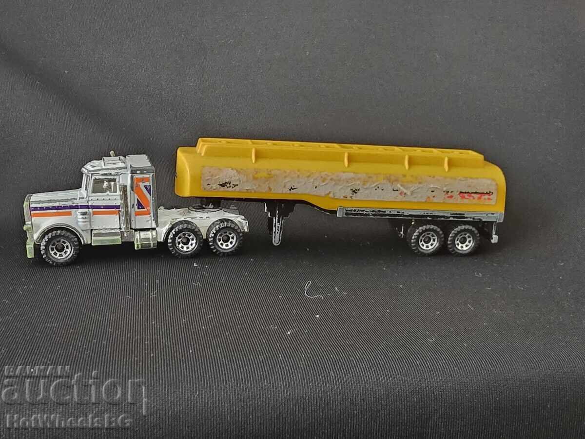 Matchbox Convoy CY-7 Peterbilt Petrol Tanker truck Matchbox Convoy CY-7 Peterbilt Petrol Tanker truck