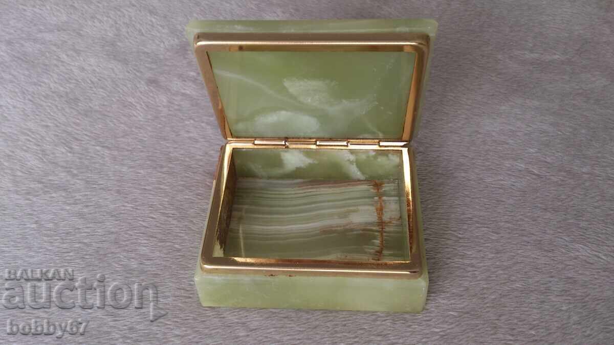 Παράδοση Κουτί κοσμημάτων από πέτρα, φτιαγμένο από πράσινο όνυχα Παράδοση Κουτί κοσμημάτων από πέτρα, φτιαγμένο από πράσινο όνυχα