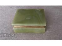 Cutie de bijuterii din piatră, realizată din onix verde