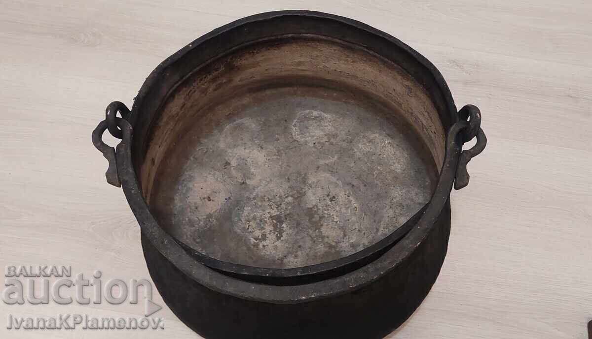Auction  Large copper pot for connoisseurs