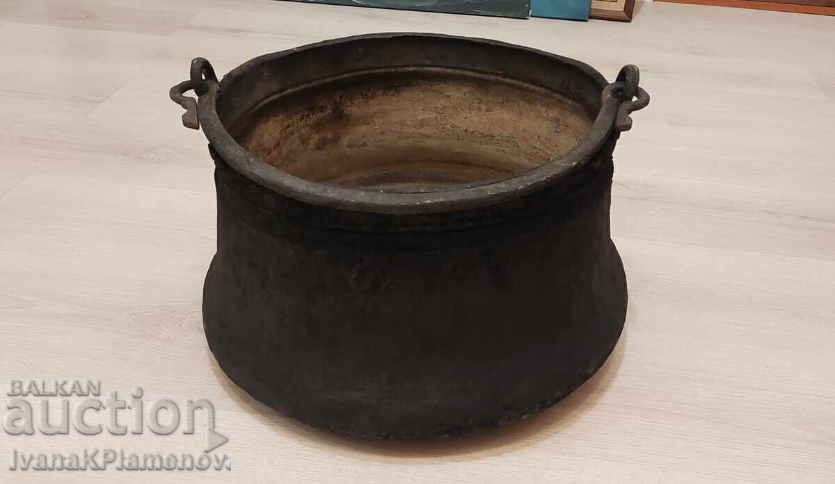 Large copper pot for connoisseurs