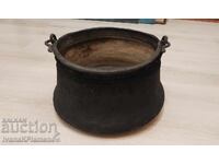 Un vas mare de cupru pentru cunoscători