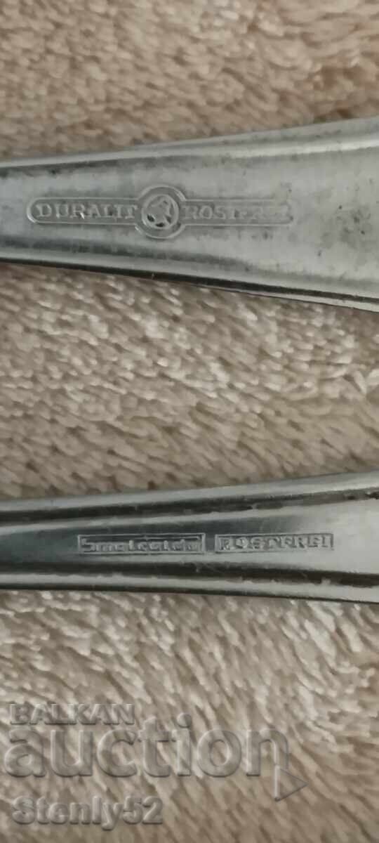 2 pcs. service knives with 2 pcs. forks ROSTFREI 21 cm with price 30.00 BGN | € 15.34