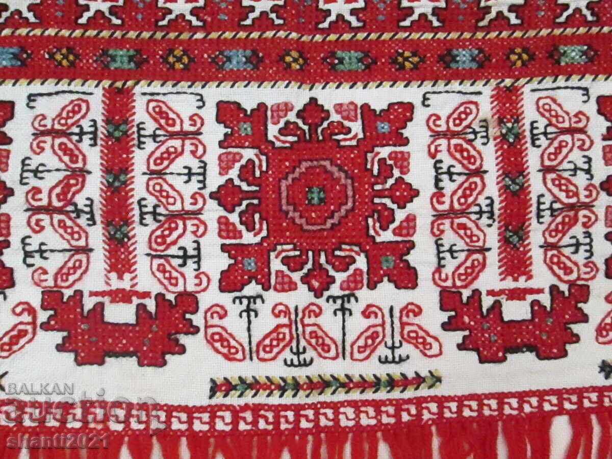 Delivery of Pillowcase, hand-embroidered, folk motifs