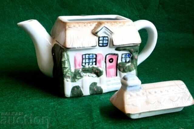 Παράδοση Μικρό πορσελάνινο τσαγιερό σπιτάκι