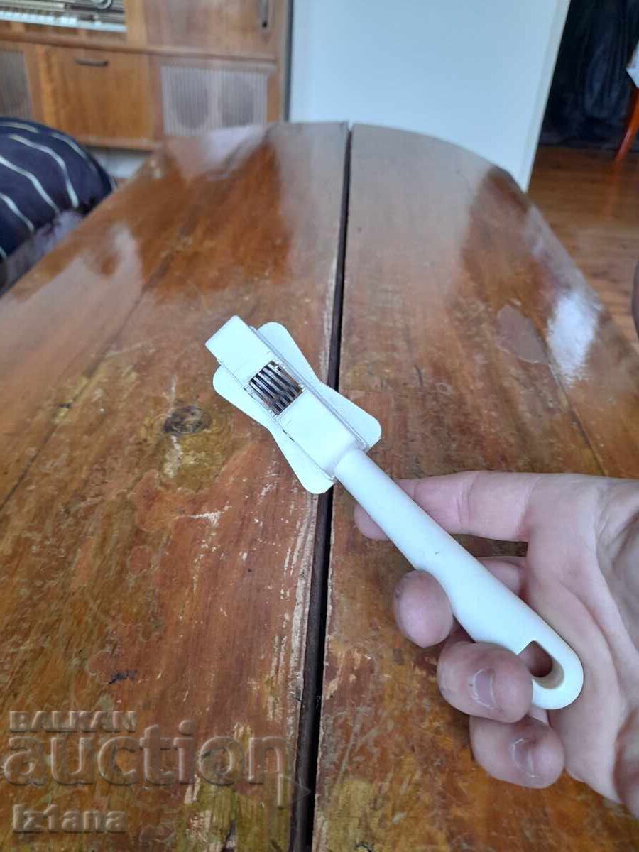 Old knife sharpener, knives with price 22.00 BGN | € 11.25