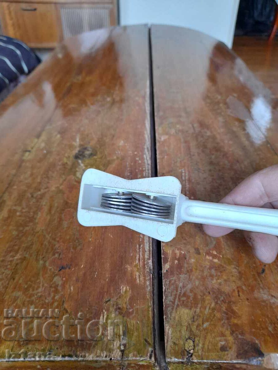 Delivery of Old knife sharpener, knives