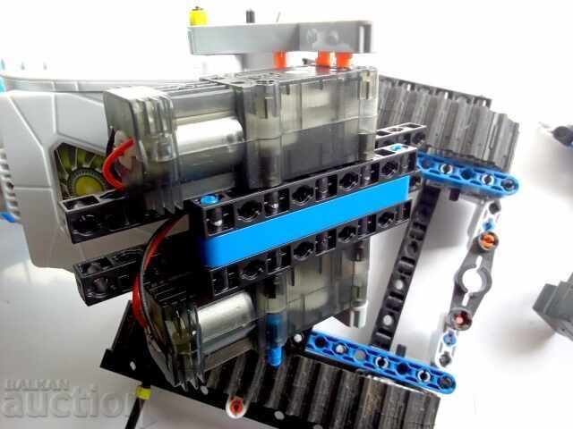 CLEMENTONI ROBOT RoboMaker ROBOTICS LABORATORY for parts - 6 CLEMENTONI ROBOT RoboMaker ROBOTICS LABORATORY for parts - 6