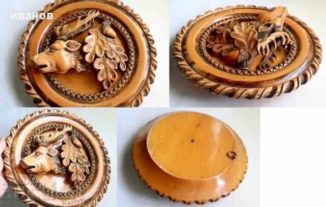 Auction  Wood carving panel - wall plate deer