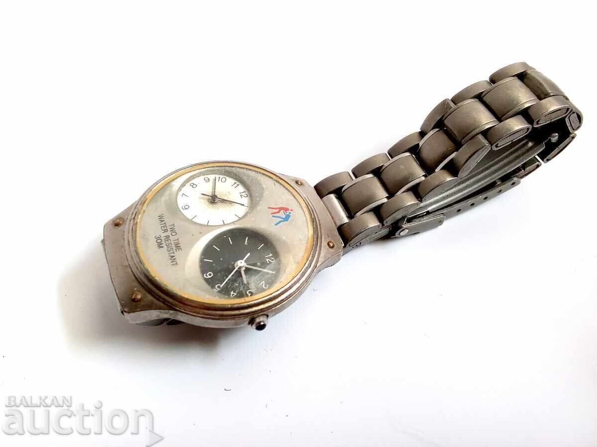 Ceas sport dublu timp vechi cu preț € 0.01 | 0.02 BGN Ceas sport dublu timp vechi cu preț € 0.01 | 0.02 BGN