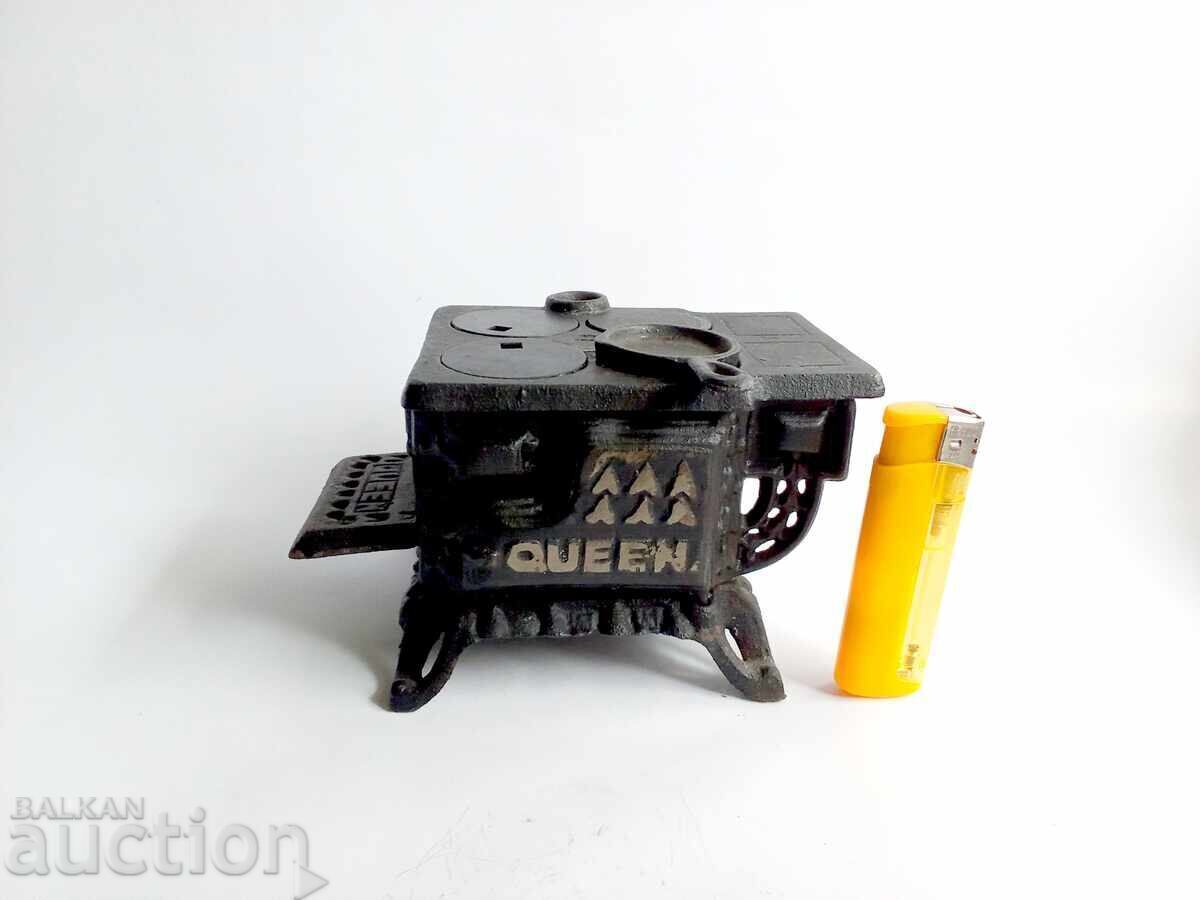 Miniature Cast Iron Wood Stove Vintage Queen from the 1960s - 5 Miniature Cast Iron Wood Stove Vintage Queen from the 1960s - 5
