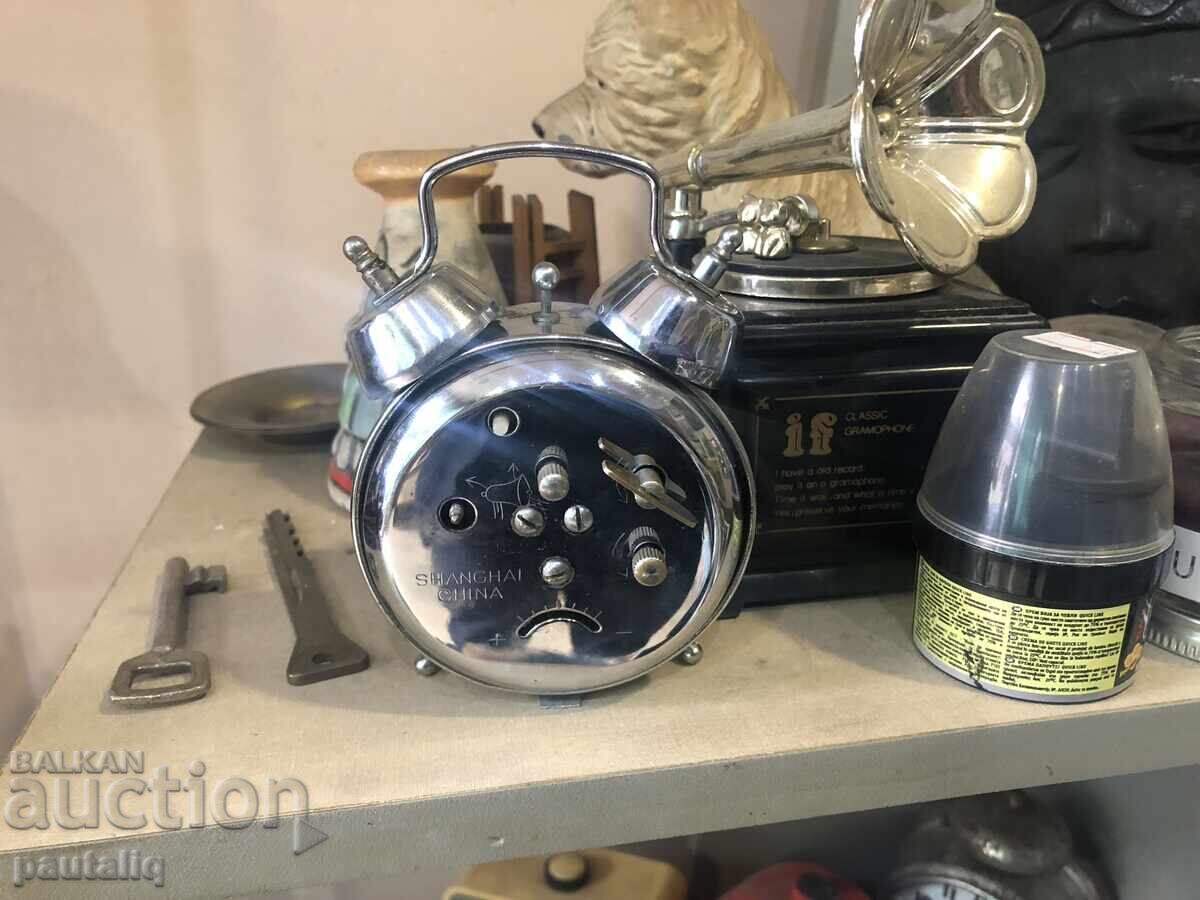Auction Alarm clock, Chinese, with hen and chick Auction Alarm clock, Chinese, with hen and chick