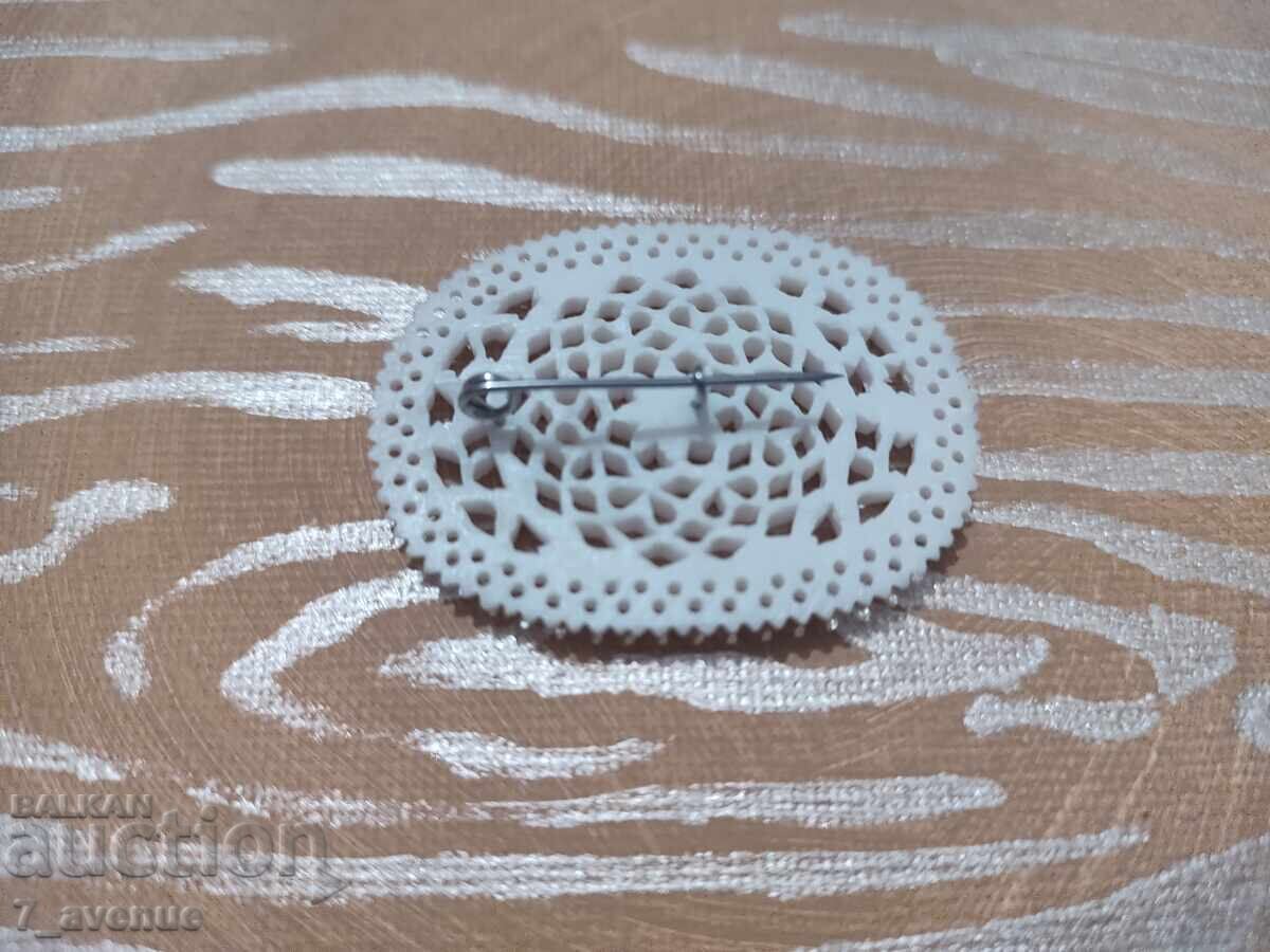 Broșă din os, foarte veche 3.04.2025 cu preț 99.00 BGN | € 50.62 Broșă din os, foarte veche 3.04.2025 cu preț 99.00 BGN | € 50.62