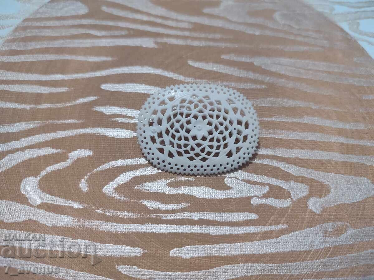 Livrarea Broșă din os, foarte veche 3.04.2025 Livrarea Broșă din os, foarte veche 3.04.2025