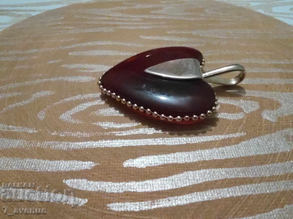 Доставка на Медальон много красив, стар , стилен 3.04..2025