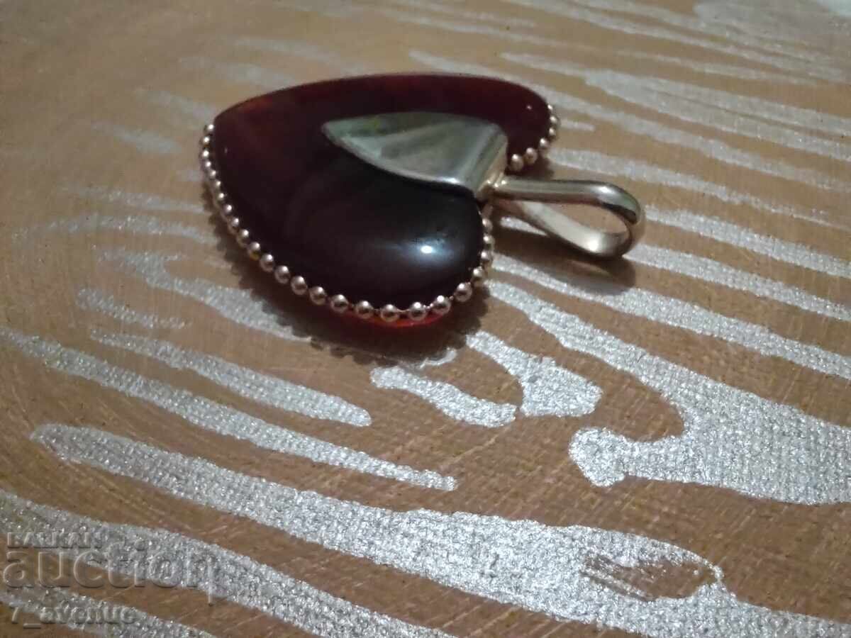 Медальон много красив, стар , стилен 3.04..2025