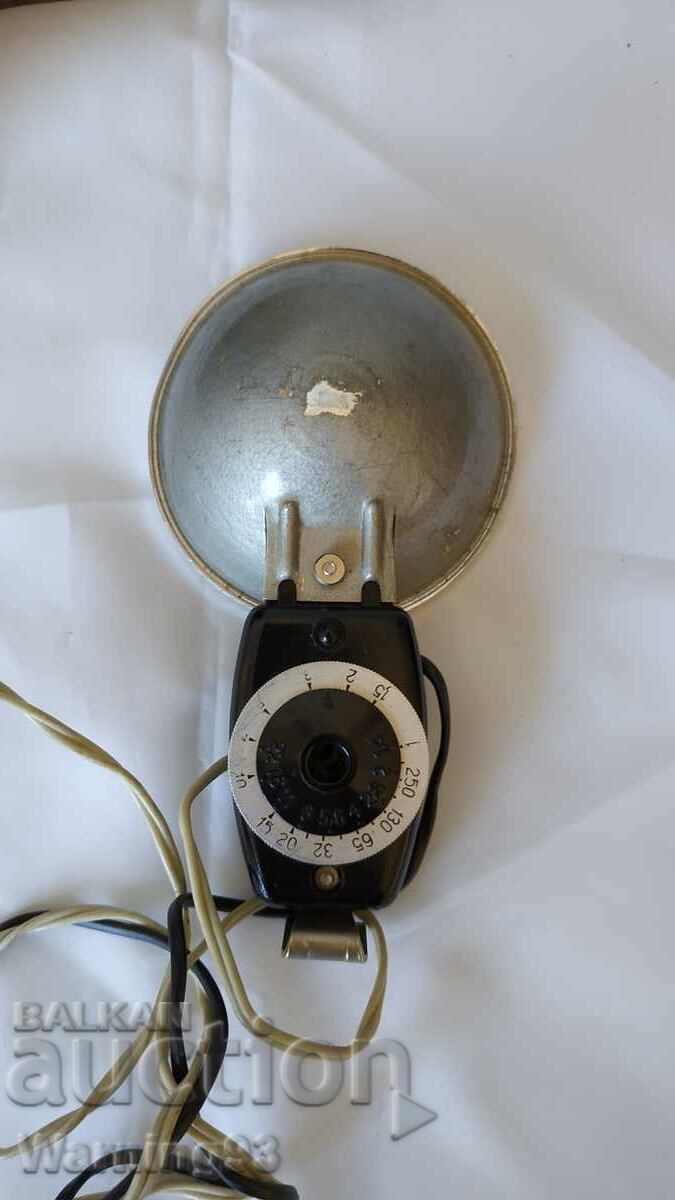 Παλιά φλας φωτογραφιών - Γλάρος - Κατασκευάστηκε στην ΕΣΣΔ - 1960 με τιμή 35.00 BGN | € 17.90 Παλιά φλας φωτογραφιών - Γλάρος - Κατασκευάστηκε στην ΕΣΣΔ - 1960 με τιμή 35.00 BGN | € 17.90