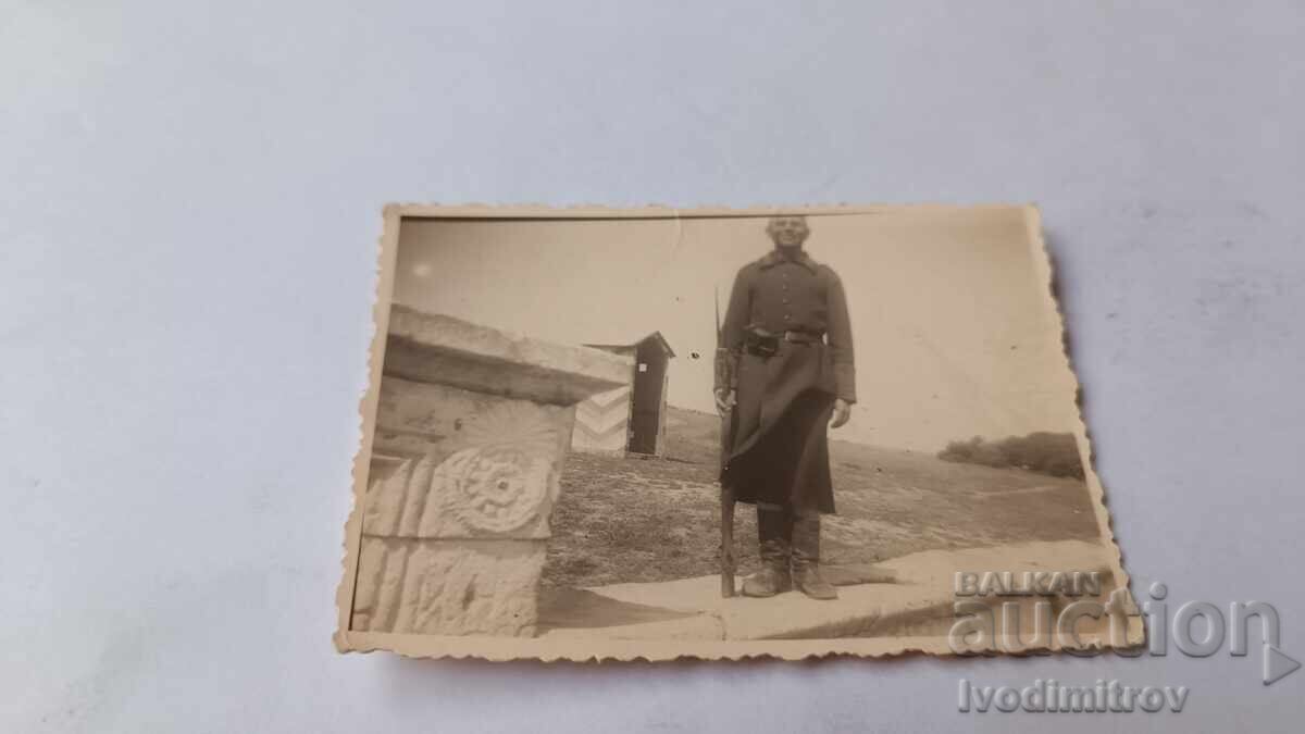 Φωτογραφία Στρατιώτη σε φυλάκιο Φωτογραφία Στρατιώτη σε φυλάκιο