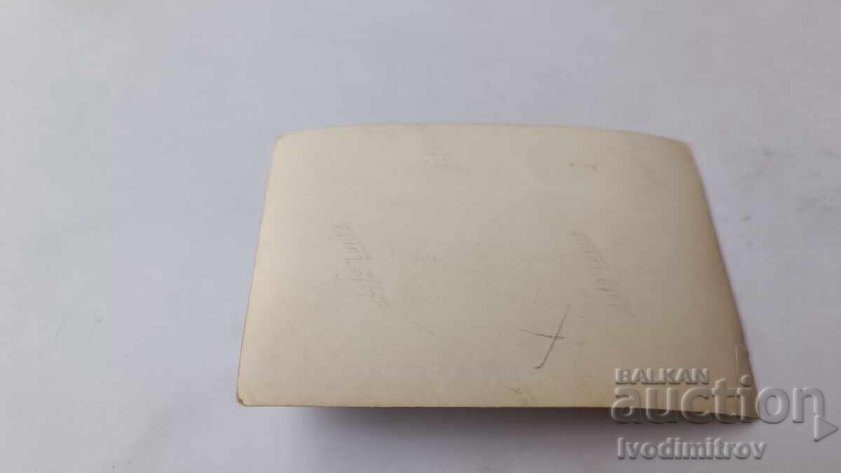 Снимка Празнично шествие по шосето с цена 2.15 лв. | € 1.10 Снимка Празнично шествие по шосето с цена 2.15 лв. | € 1.10